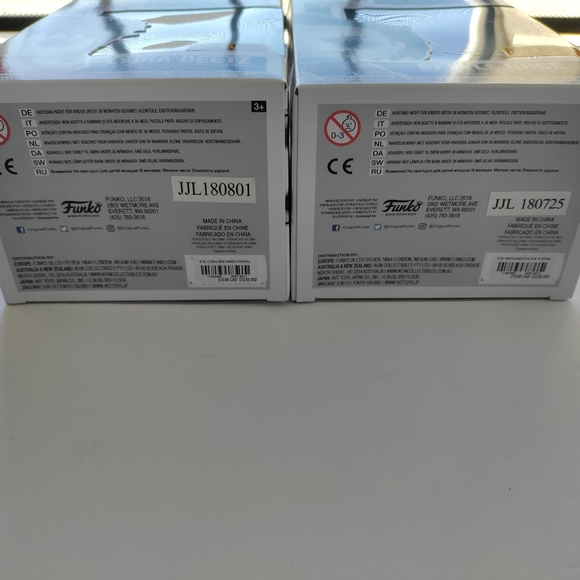 Beetlejuice #641 and Lydia Deetz #640 wedding Set Funko Pop Hot Topic Exclusives - Picture 8 of 9